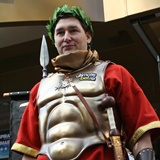Phil Hellmuth arrives late for WSOPE Main Event dressed as Caesar